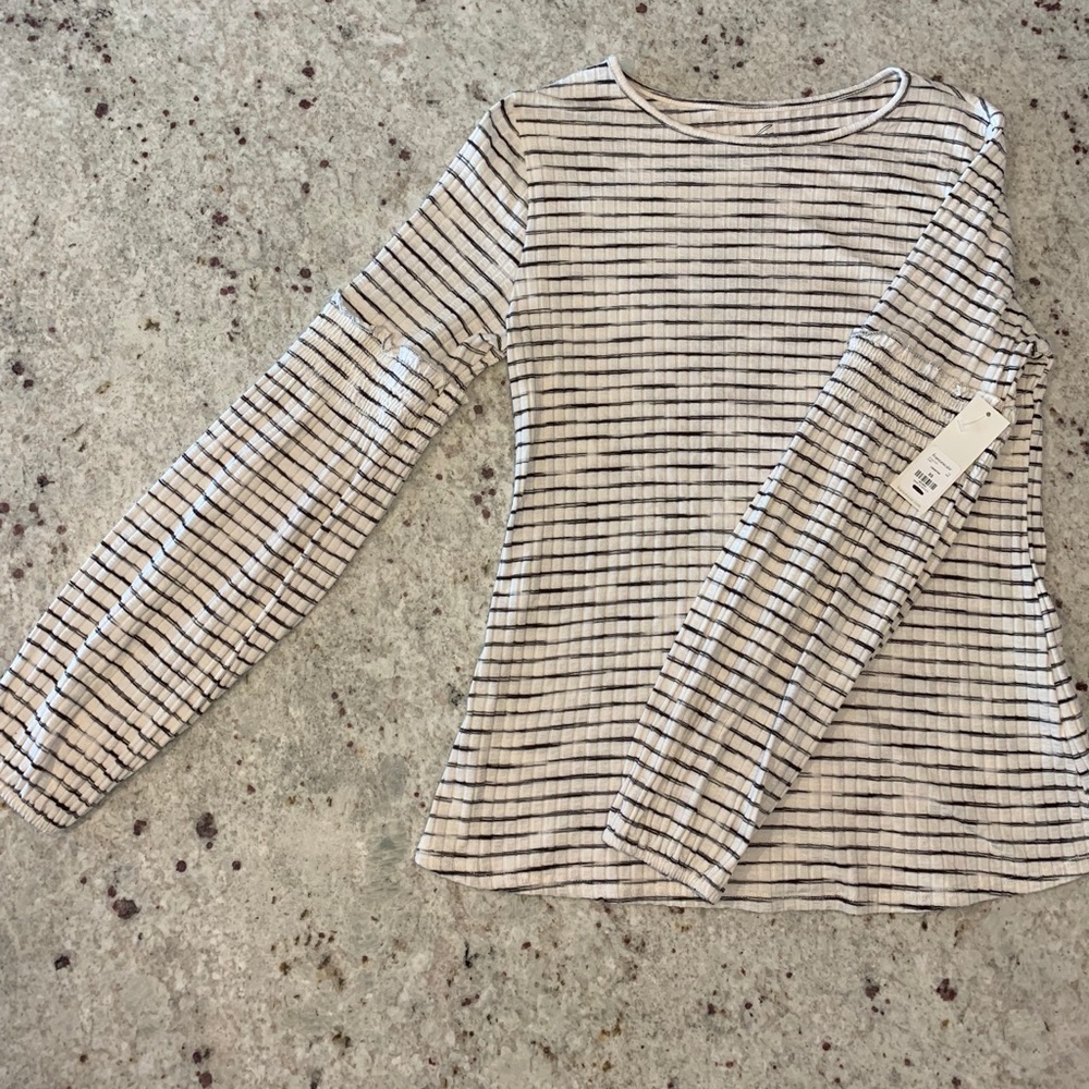 NWT Francesca’s long sleeve